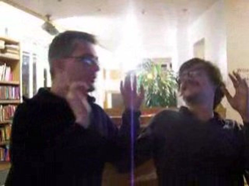 Luz et Charb ( Charlie Hebdo ) font les colombes de Plantu