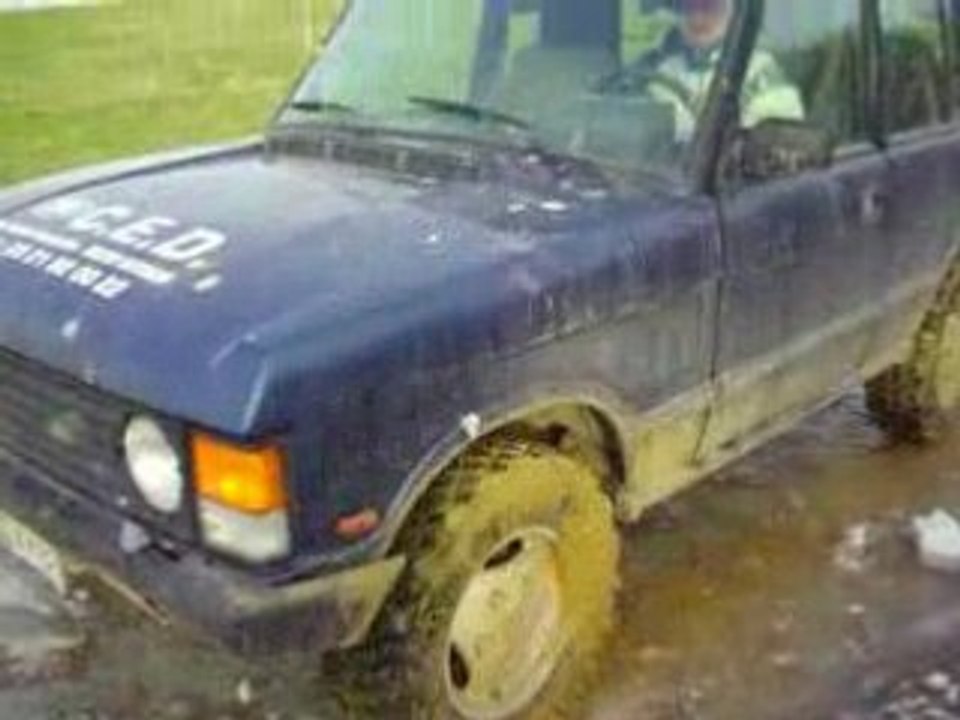 sur la glace en range rover