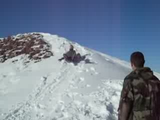 petit delire avec une pelle a neige