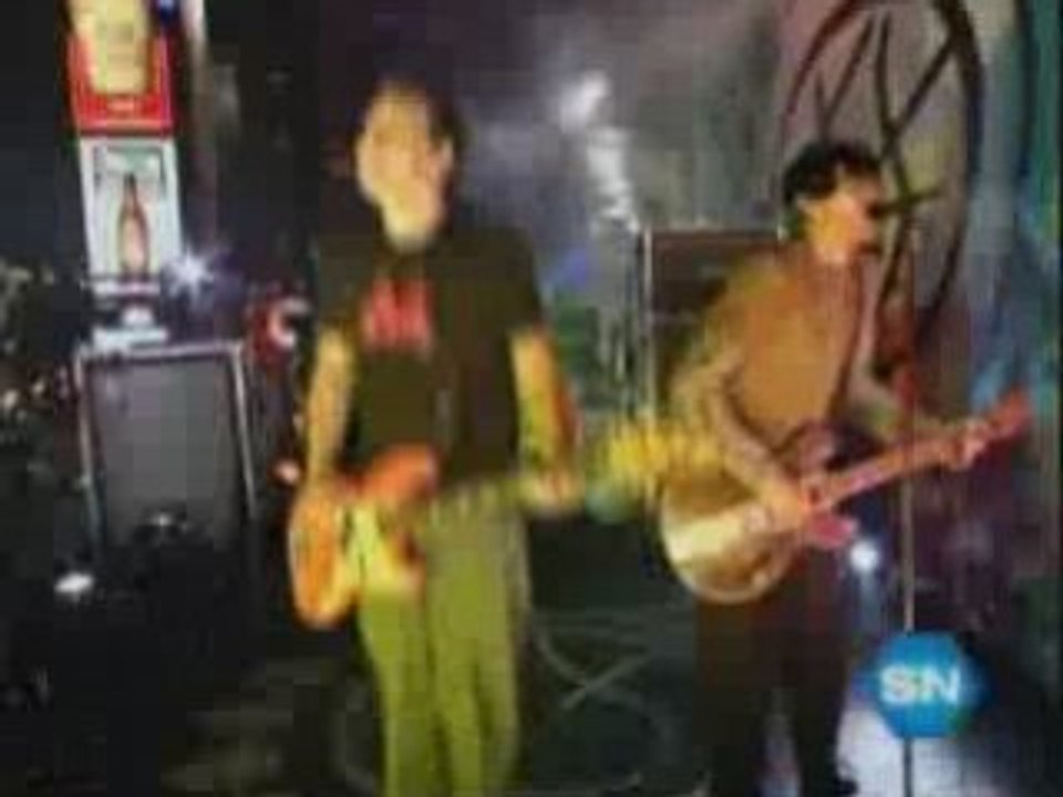 Blink-182 - Dammit (Live TRL 11-11-03)