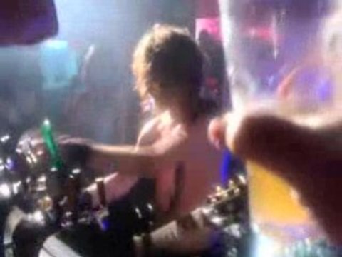 Airbourne, Joel O'Keeffe, Une bière, une !!!