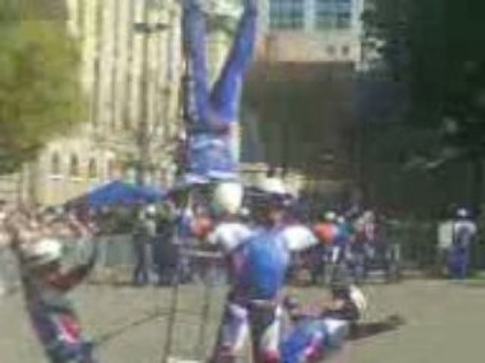 Acrobaties des motards