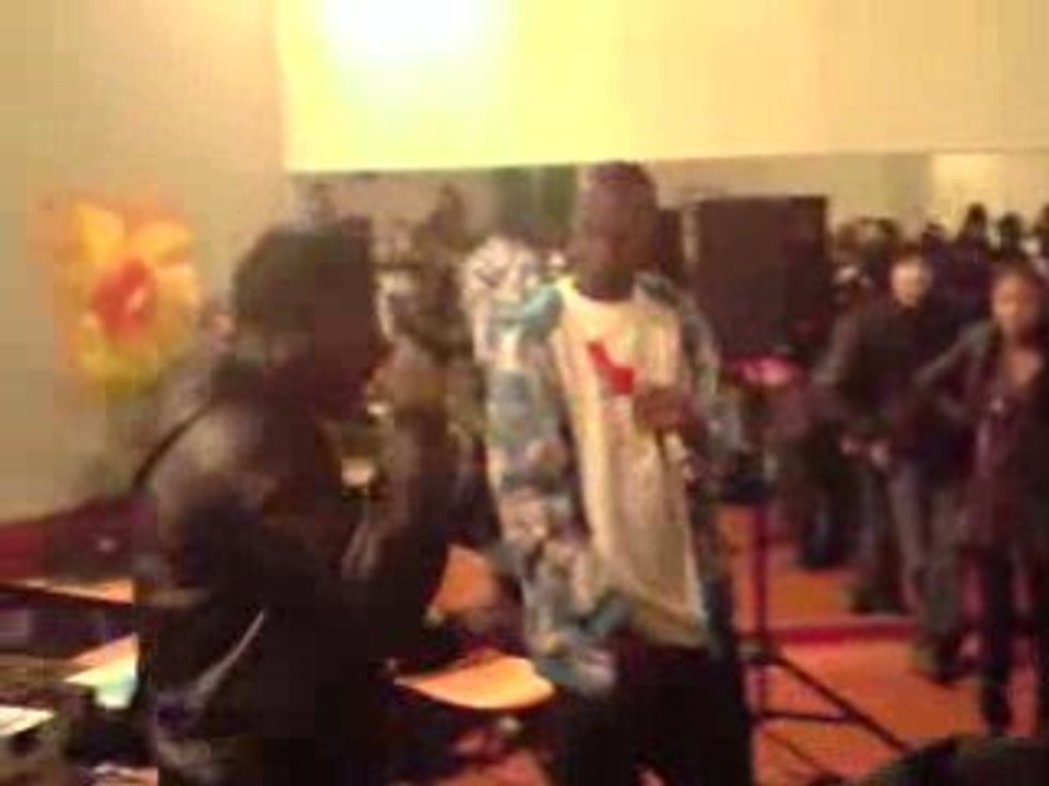 KENNEDY a la grapp pour le mjc tours