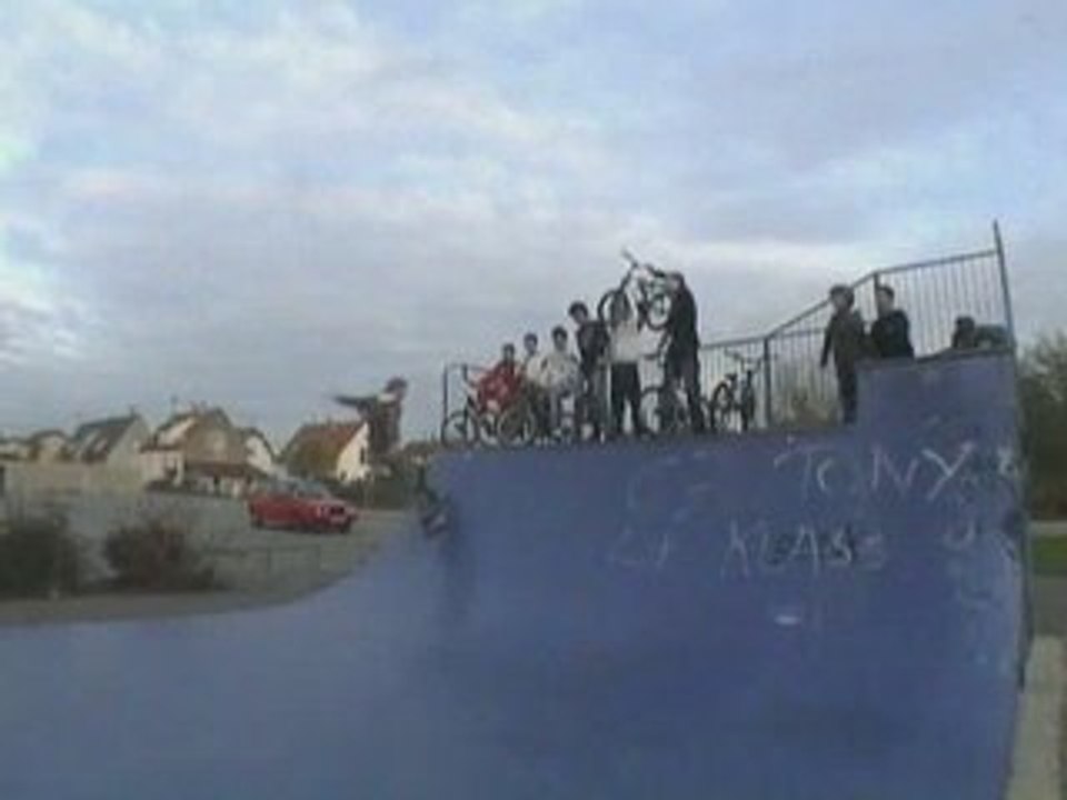 movaise bande anonce.. refaiite sur mon profil michaelv6 =>