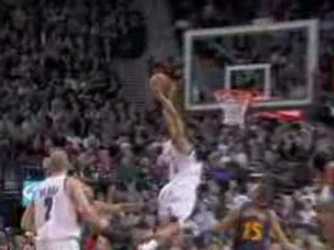 NBA Brandon Roy slams this one in with authority.