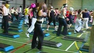Chorégraphie step Morgan Moreau by aerobic-fitness.org