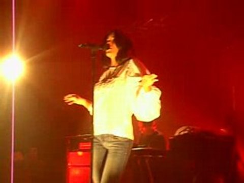 Jenifer chante Le parfum à Albert