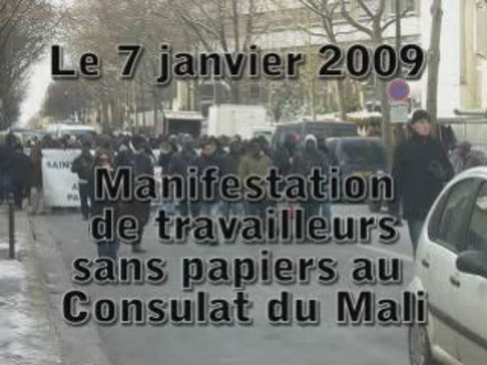 Manifestation devant le Consulat du Mali