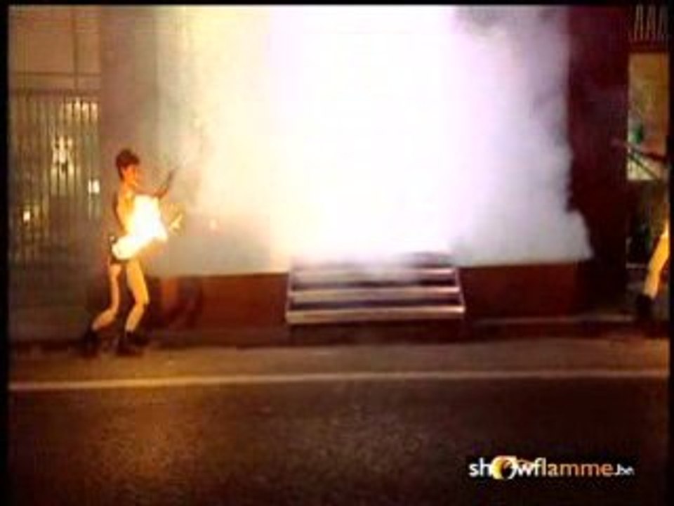 spectacle de feu et flammes fire show