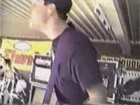 Blink-182 - Aliens Exist (live FSAS opening 1999)-04