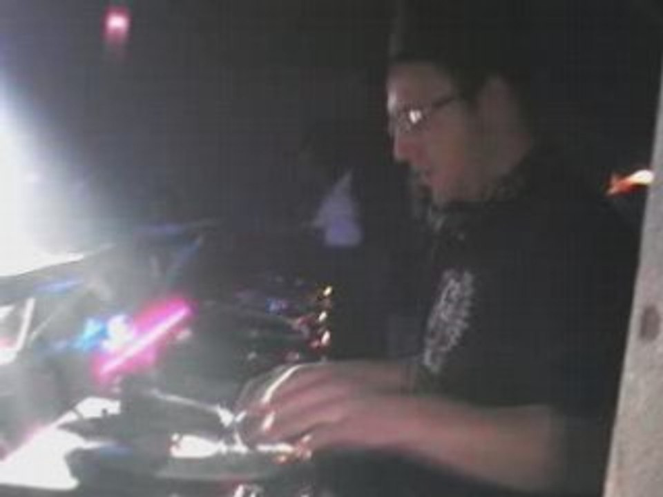 Eastone vs Kazuza @ Double Deuce 10-01-09