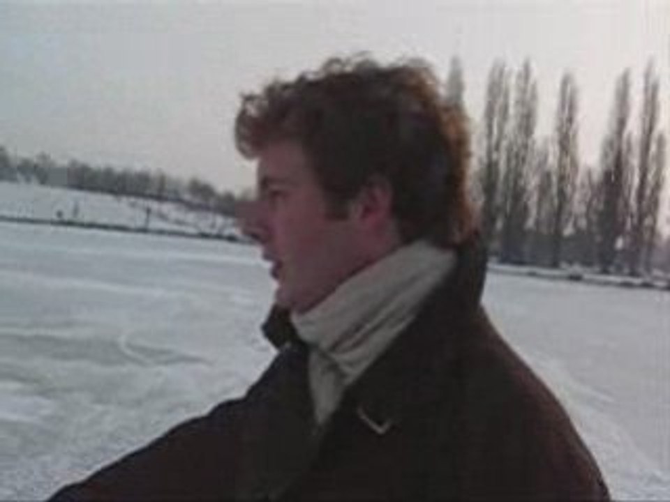 Lac Saint Pierre d'Amiens gelé et près à craquer