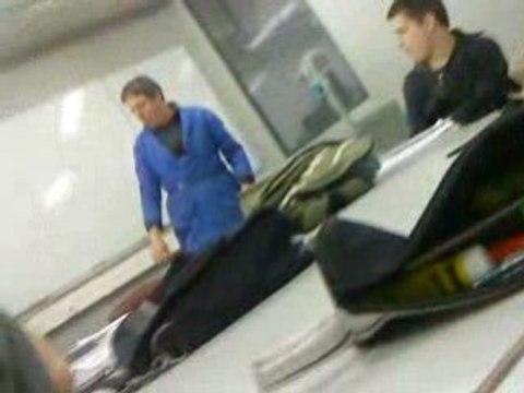 loren se casse la gueule en cour