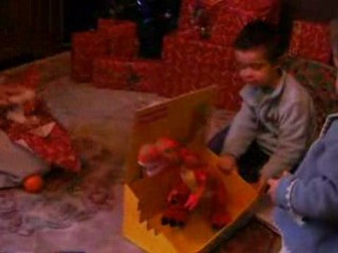 Esteban et son dinosaure noel 2008