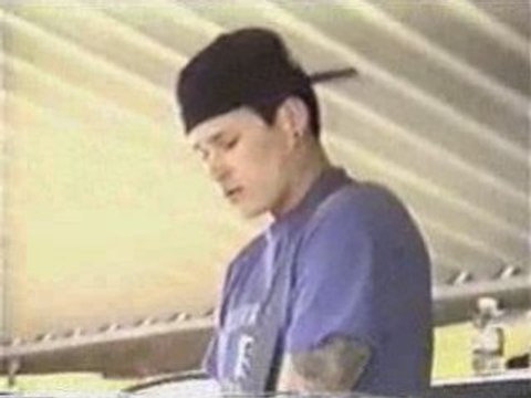Blink-182 - Don't Leave Me (live FSAS opening 1999)-10