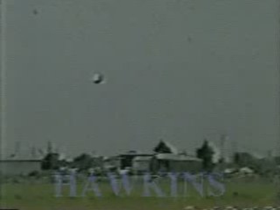 001.UFO Ovni En Sustentation Pendant Un Temp