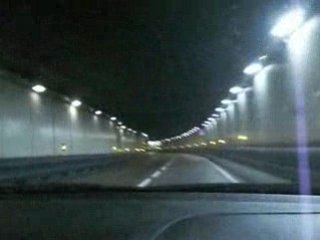 BMW 330 CI - Tunnel