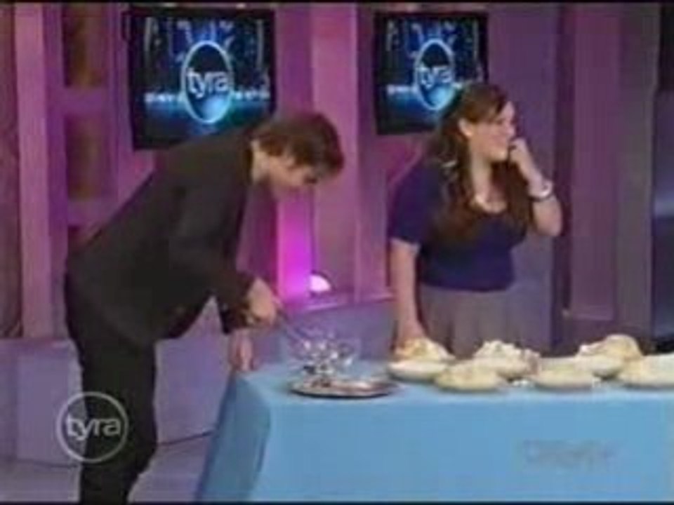 Robert Pattinson and Taylor Lautner on Tyra 11-28-08