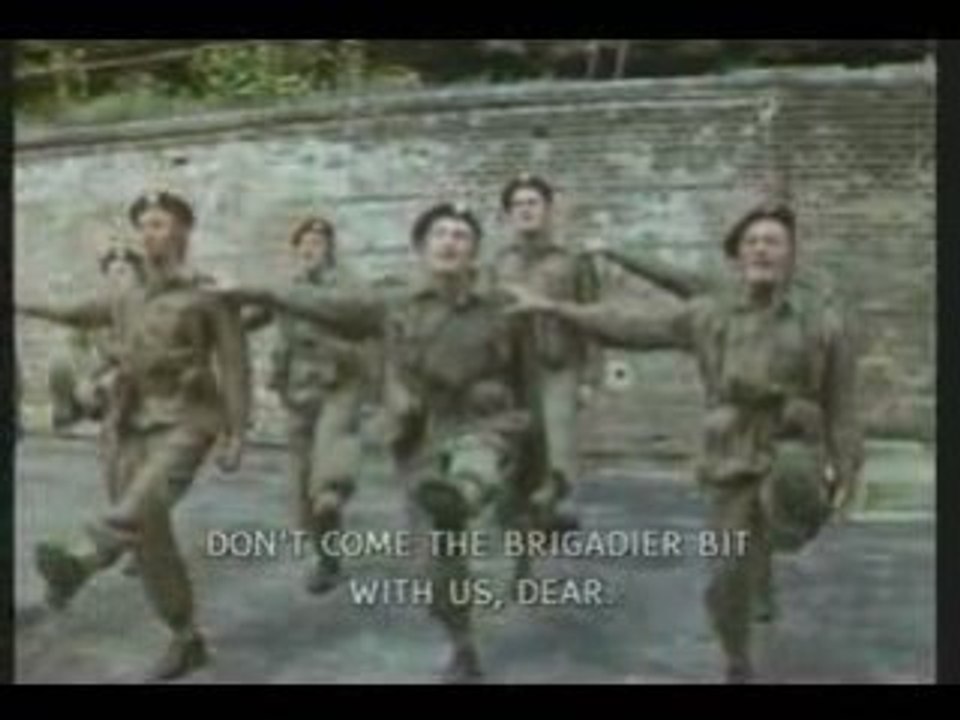 MONTHY PYTHON-DEFILE DE MODE