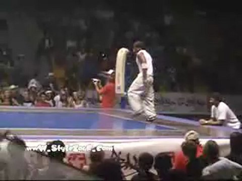 Acrobacias yamakasi gimnasia artistica marciales parkour