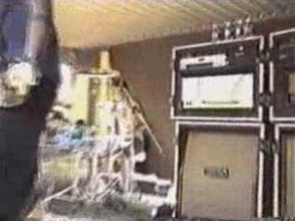 Blink-182 - Dumpweed (live FSAS opening 1999) 01