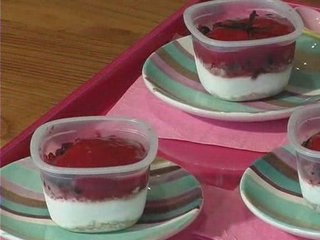 Mousse legere aux fruits rouges, coulis framboise vanille