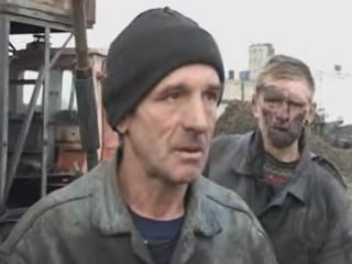 travailleur à la mine completement bourré