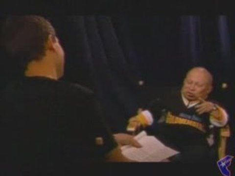 Blink-182 - Mark Hoppus Interviews Austin Powers Cast (MTV)