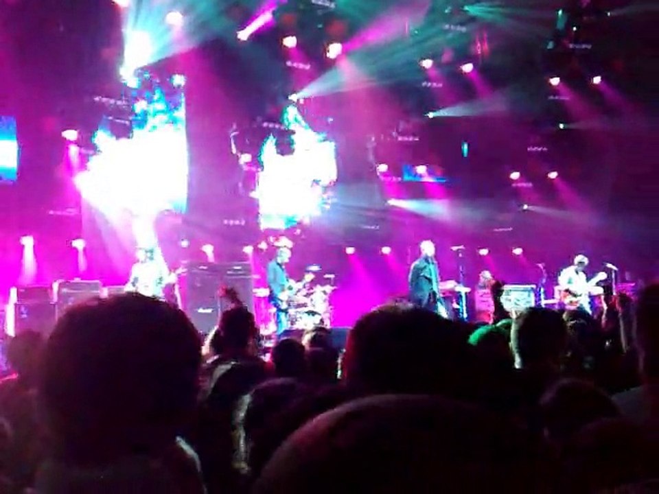 Oasis - 13 - Champagne supernova