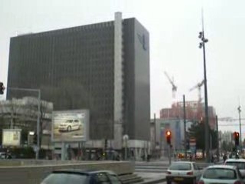 Lyon Part-Dieu: Le Crayon dans la brume