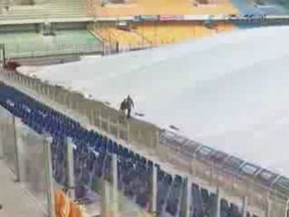 Troyes  Football  Le stade de l'ESTAC bâché