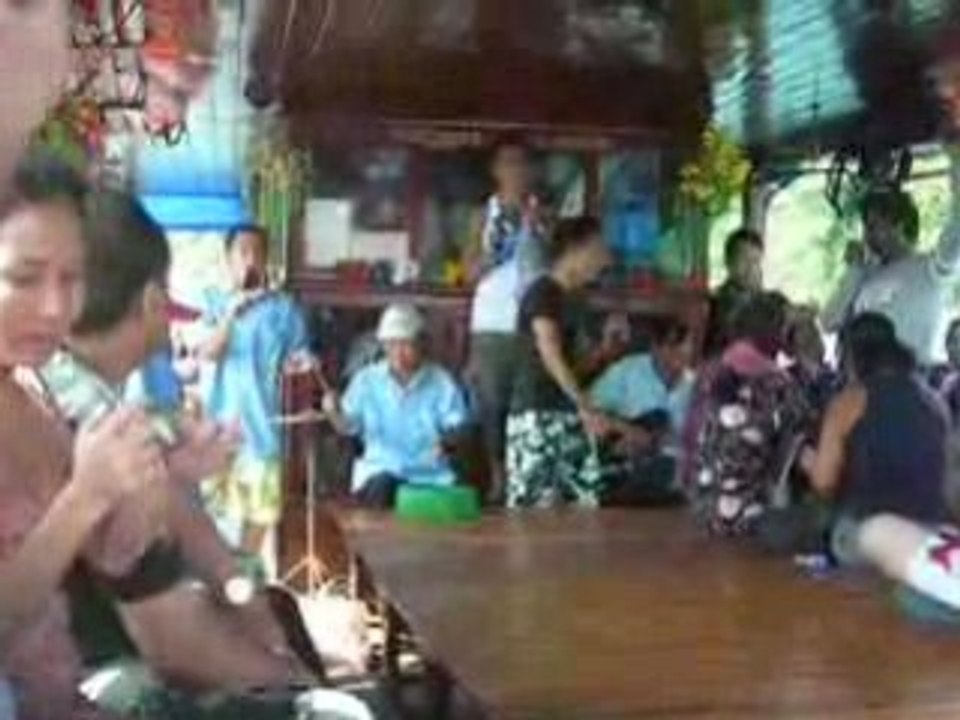 Spectacle sur le bateau à Nha Trang 2