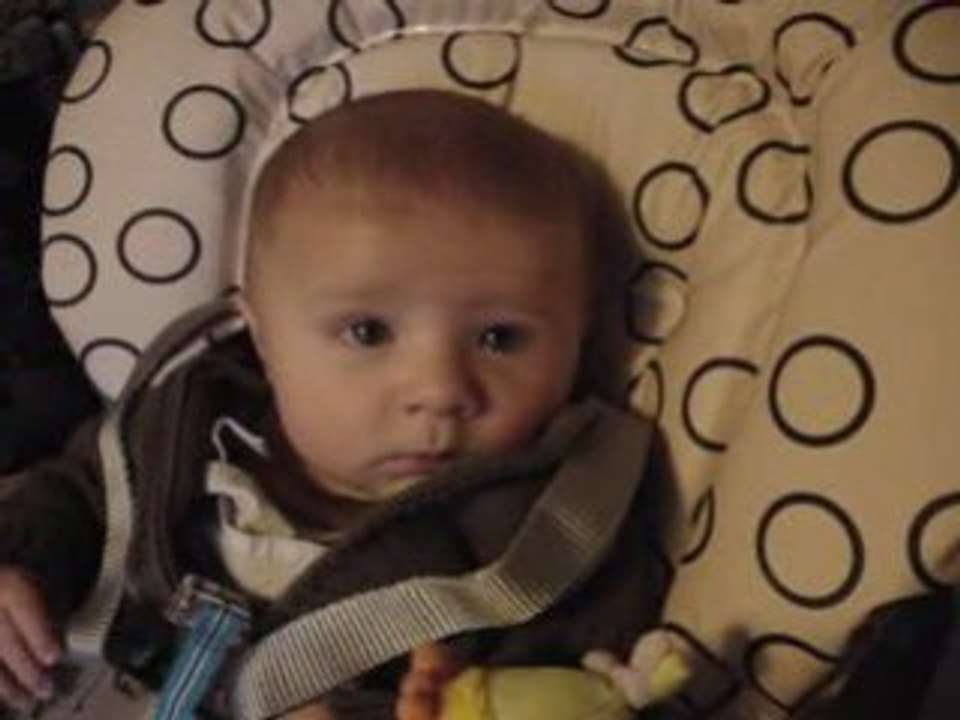 Antonin dans sa chaise
