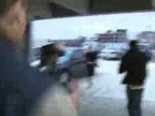 Taylor Momsen Vs Paparazzi