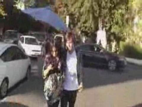 Zac Efron makes Vanessa Hudgens birthday