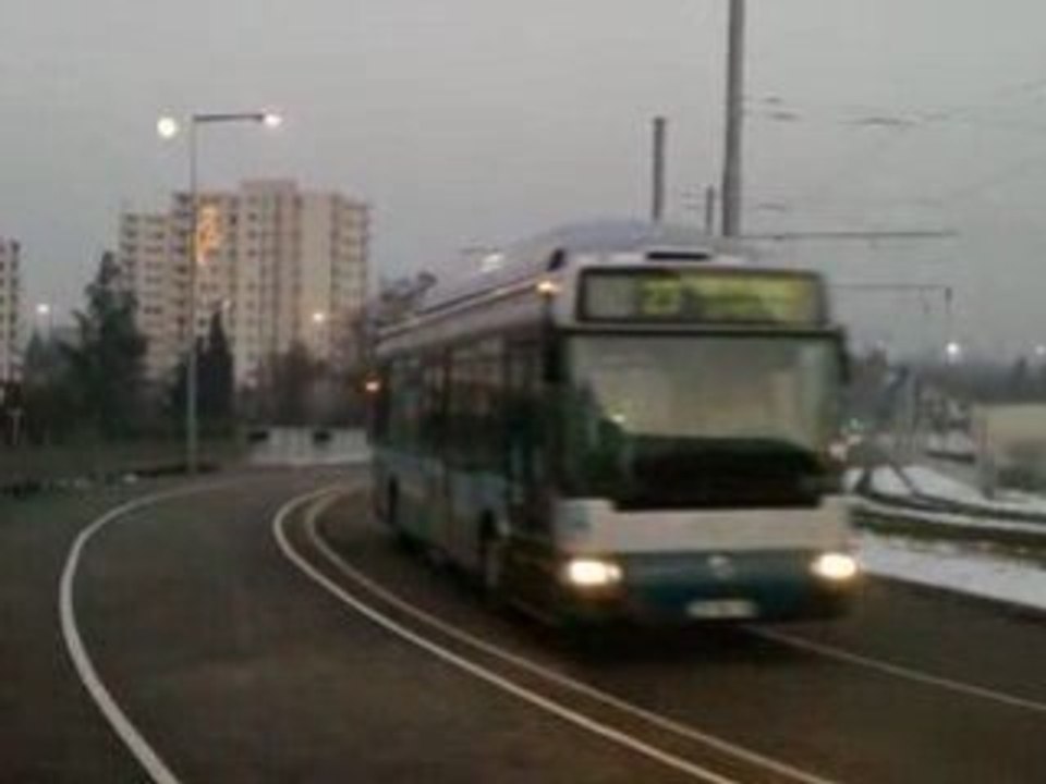 Agora S GNV à Seyssins Le Prisme (ligne 23)