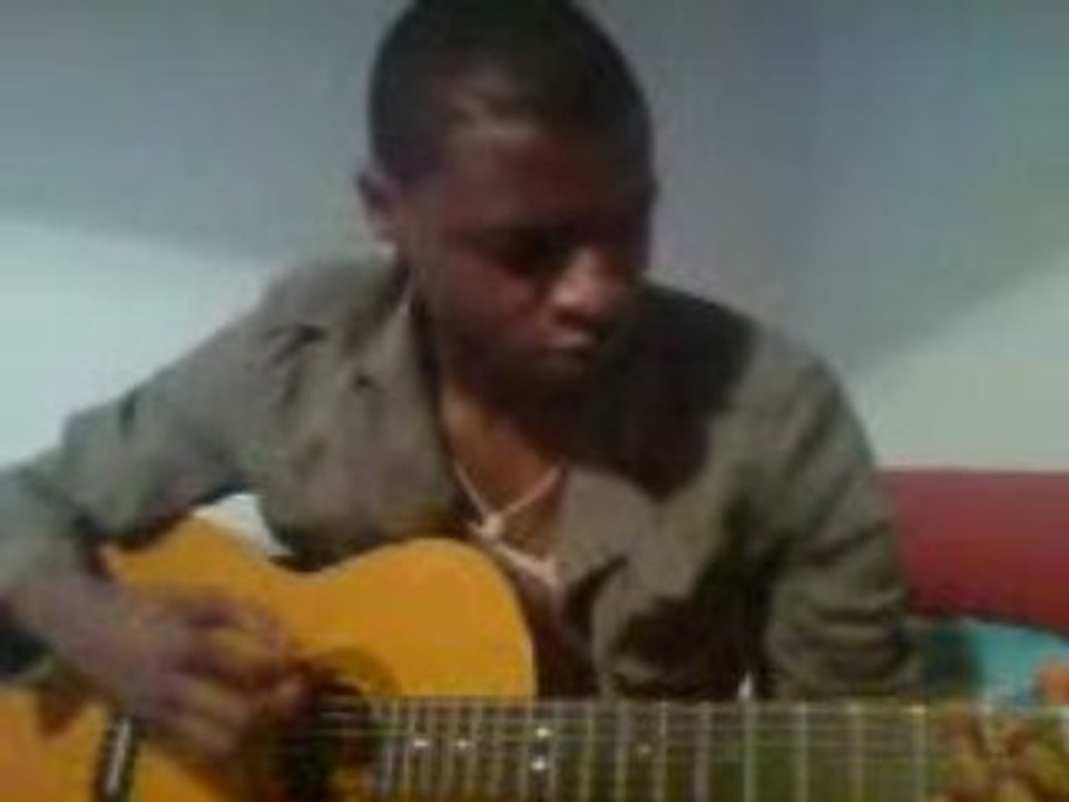 Pedro apprenti guitariste