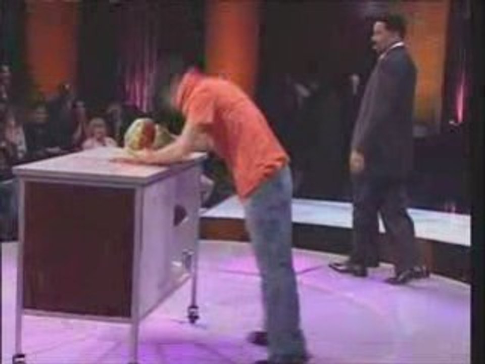 Guy SMASH watermelon with his HEAD! Vídeo Dailymotion