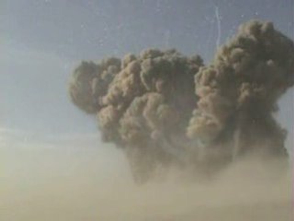 100 TONNES D EXPLOSIFS