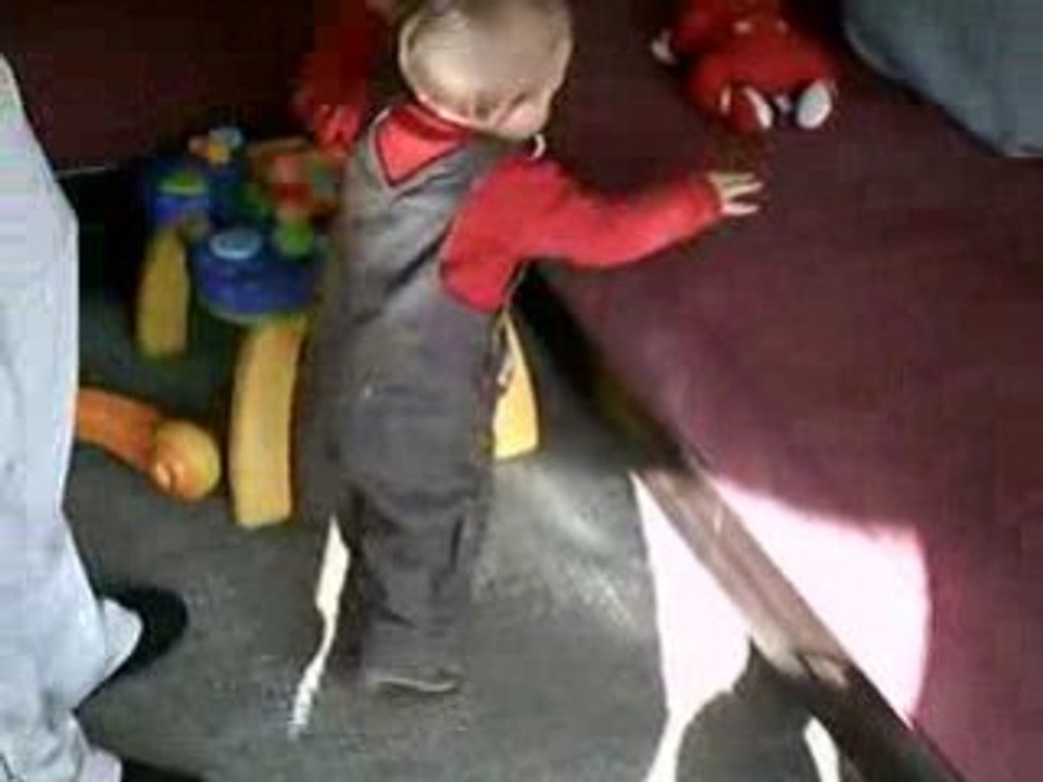 17.01.2009 mathis marche avec papa 2