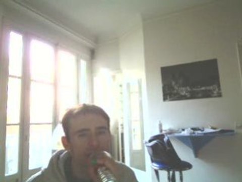 Wiwi égratigne Pour la femme veuve qui s'éveille