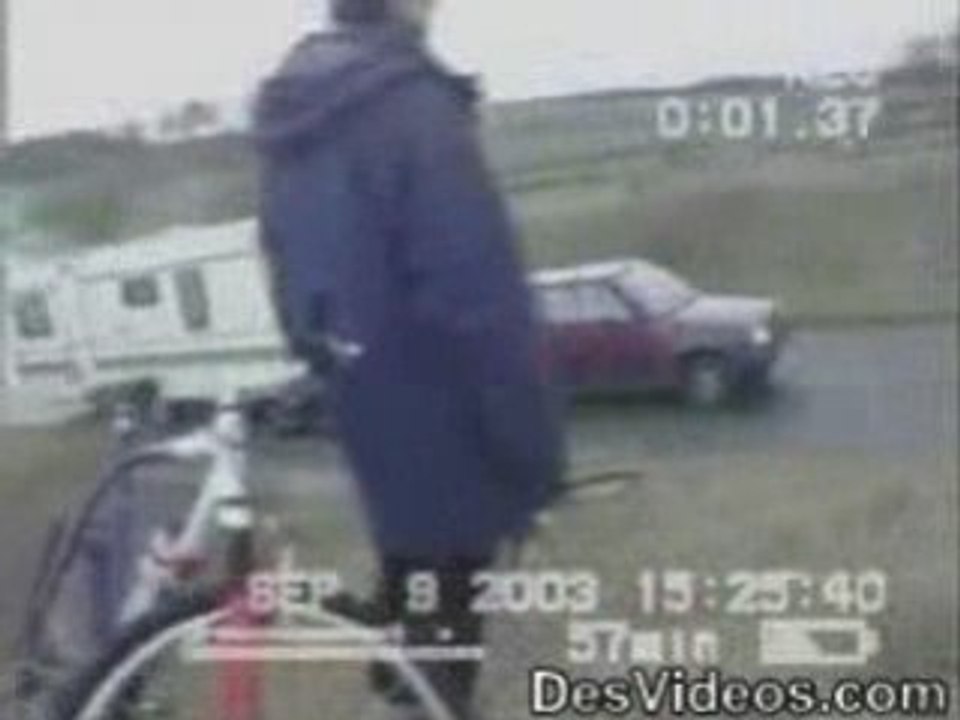 pettie voiture porte caravane = accident