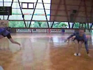 duo Nancy-cynthia twirling