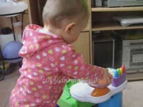 Maëlys et sa chaise musicale