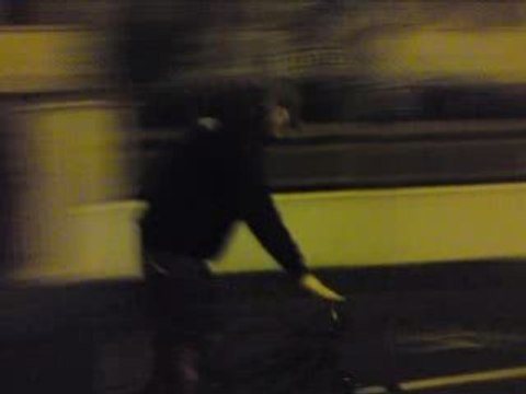 régis fait du bmx sans les mains