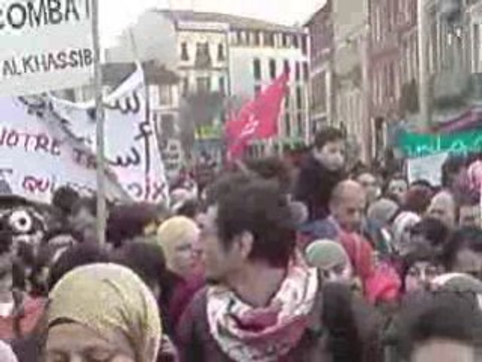 manel, jeune palestinienne chante gaza a toulouse18/01/2009