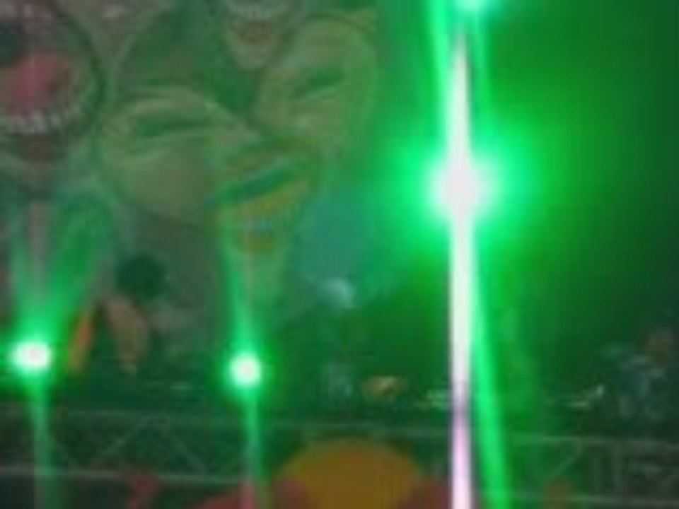 THE BLOODY BEETROOTS PLAY WARP LIVE !!!
