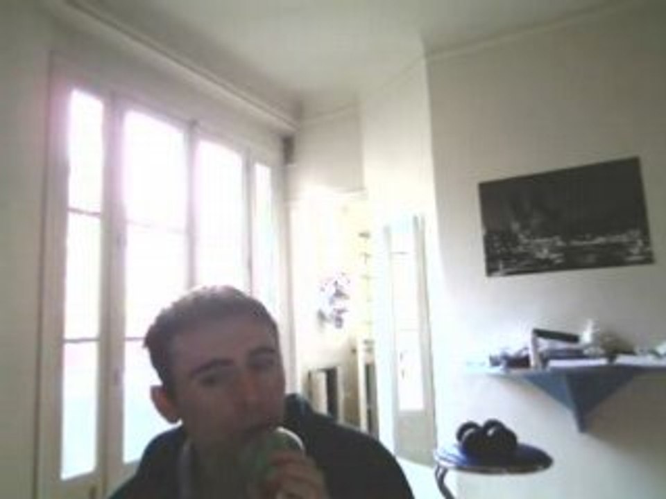 Wiwi égratigne "Souris moi et chante"