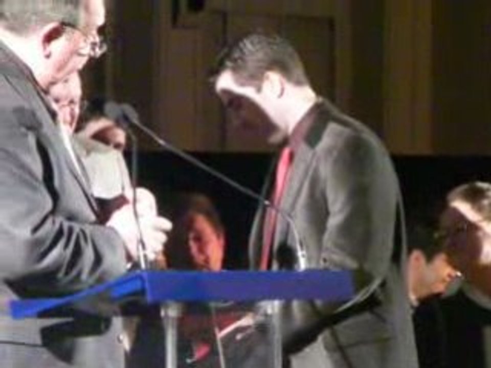 Benjamin Saint-Huile reçoit un cadeau insolite