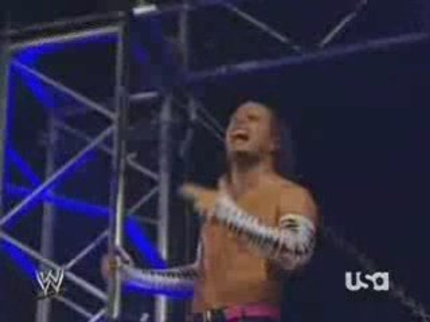 WWE - Saut énorme de Jeff Hardy sur Randy Orton - Vidéo Dailymotion